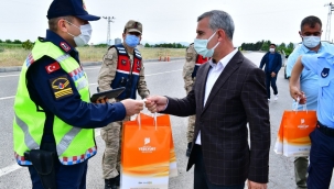 MİLLETVEKİLİ TÜFENKCİ İLE BELEDİYE BAŞKANI ÇINAR, SÜTLÜCE JANDARMA KONTROL NOKTASINI ZİYARET ETTİ