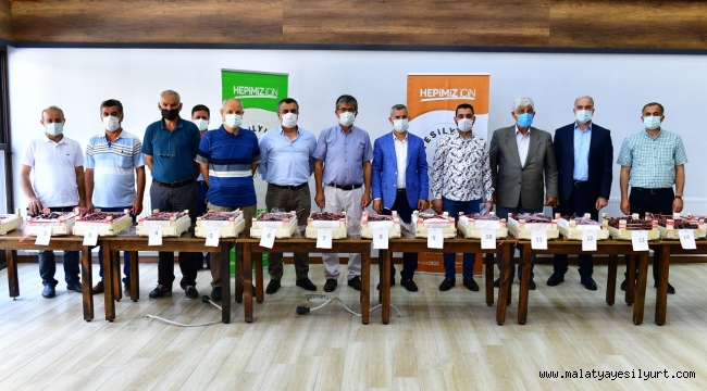 BAŞKAN ÇINAR, 'EN İYİ KİRAZ' VE 'EN İYİ KİRAZ BAHÇESİ' YARIŞMASININ JÜRİ HEYETİYLE BİR ARAYA GELDİ