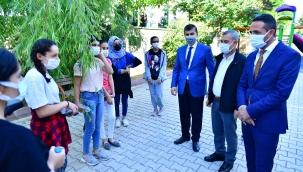 BAŞKAN ÇINAR, LGS SINAVINA GİREN ÖĞRENCİLERİ YALNIZ BIRAKMADI 