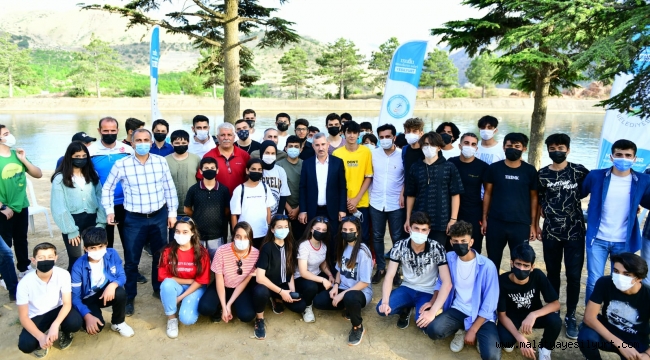 BAŞKAN ÇINAR 'SPORUN VE GENÇLİĞİN YEŞİLYURT BELEDİYESİNDEKİ YERİ' SÖYLEŞİSİNDE GENÇLERLE BULUŞTU