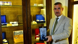 BAŞKAN ÇINAR, TARİHİ KENTLER BİRLİĞİNDEN KAHVE KONAĞI ÖDÜLÜNÜ ALDI