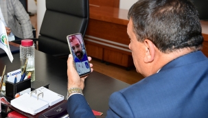 Başkan Gürkan, Anadolu Efes'in 44 numaralı formasını giyen Simon ile görüştü GÜRKAN, "BİZLER SİMON'U MALATYALI OLARAK GÖRÜYORUZ"