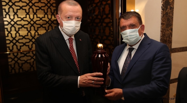 BAŞKAN GÜRKAN, CUMHURBAŞKANI ERDOĞAN'I MALATYA'YA DAVET ETTİ