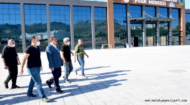 BAŞKAN GÜRKAN FUAR ALANINDAKİ YENİ YOL ÇALIŞMALARINI İNCELEDİ MALATYA'YI YENİ YOL AKSLARIYLA DONATIYORUZ