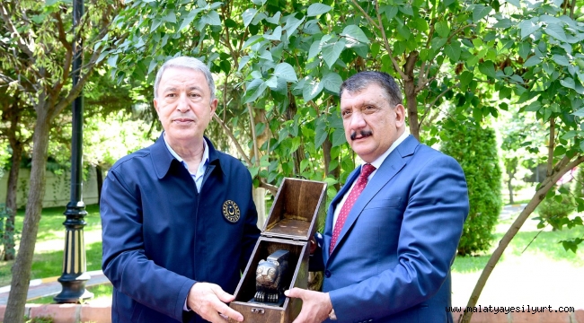 MİLLİ SAVUNMA BAKANI HULUSİ AKAR MALATYA'YI GEZDİ