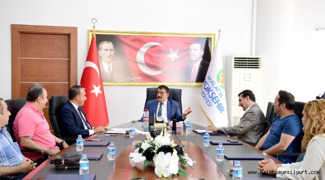 TÜRES Derneği Malatya Şubesinden Başkan Gürkan'a ziyaret GÜRKAN: BİRLİK VE BERABERLİK İÇERİSİNDE MALATYA TURİZMİ ÖNEMLİ MESAFELER KATEDECEKTİR