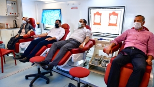 YEŞİLYURT KENT KONSEYİ İLE KIZILAY İŞBİRLİĞİYLE KAN BAĞIŞI KAMPANYASI DÜZENLENDİ