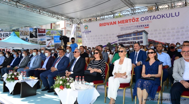 24 DERSLİKLİ RIDVAN MERTÖZ ORTAOKULU TEMEL ATMA TÖRENİ YAPILDI