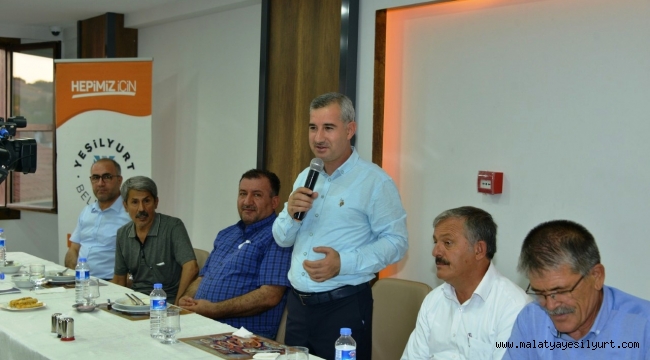 BAŞKAN ÇINAR, MAHALLE MUHTARLARINI LEZZET CADDESİNDE Kİ YEŞİLYURT MUTFAĞINDA AĞIRLADI