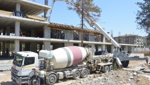 BAŞKAN ÇINAR, YENİ BELEDİYE HİZMET BİNASI İNŞAAT ALANINDAKİ ÇALIŞMALARI İNCELEDİ