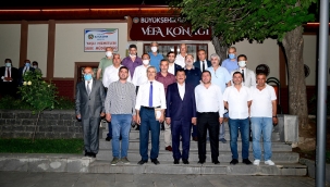 BATTALGAZİ İLÇESİ MAHALLE MUHTARLARIYLA BİR ARAYA GELEN BAŞKAN GÜRKAN,