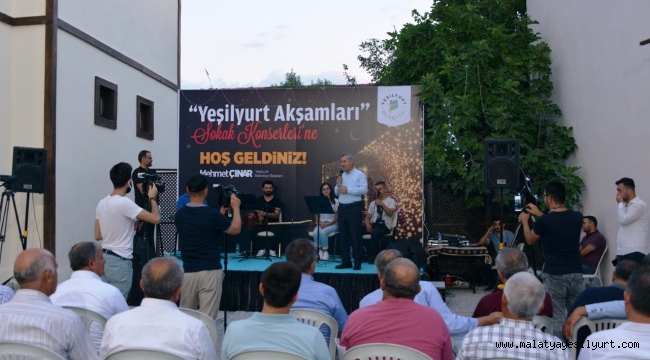ÇIRMIKTI LEZZET CADDESİ 'YEŞİLYURT AKŞAMLARI' SOKAK KONSERİNE EV SAHİPLİĞİ YAPTI