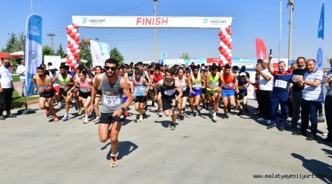 30 AĞUSTOS ZAFER BAYRAMI 'YEŞİLYURT ZAFER KOŞUSU' KIYASIYA REKABETE SAHNE OLDU