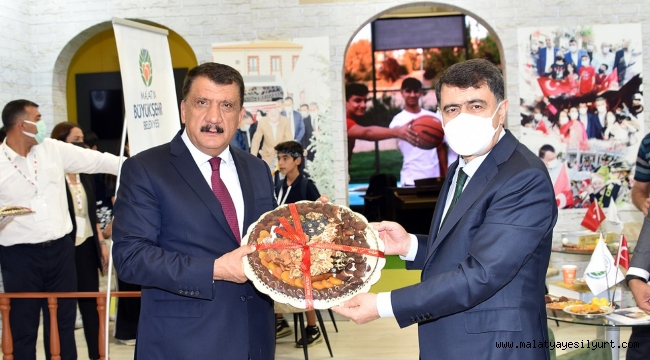 ANKARA'DA 'GENÇ DOSTU ŞEHİRLER KONGRE VE SERGİSİ' GERÇEKLEŞTİRİLDİ