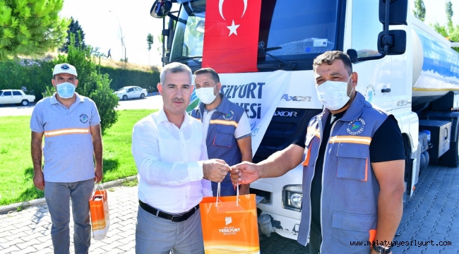 BAŞKAN ÇINAR, MARMARİS'TEKİ ORMAN YANGINLARI SÖNDÜRME ÇALIŞMALARINA KATILAN PERSONELLERİ ZİYARET ETTİ