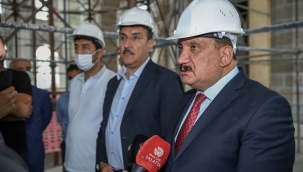 BAŞKAN GÜRKAN, YENİ CAMİDE DEVAM EDEN RESTORASYON ÇALIŞMALARINI İNCELEDİ