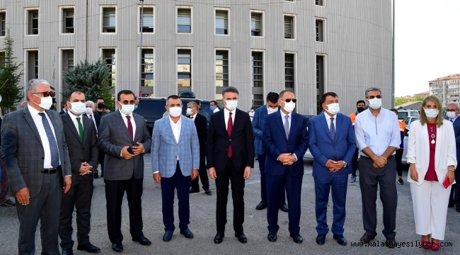 Malatya Valiliği-Büyükşehir Belediyesi-İHH işbirliği ile MALATYA'DAN SEL BÖLGESİNE YARDIM MALZEMESİ GÖNDERİLDİ