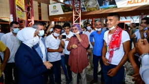 MİLLETVEKİLİ ÇALIK İLE BELEDİYE BAŞKANI ÇINAR, MAŞTİ ESNAFI VE YOLCULARLA SOHBET ETTİLER