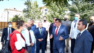 Kernek Meydanında yapılan çalışmaları inceleyen Başkan Gürkan