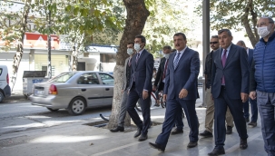  Altyapısı tamamlanan cadde üzerinde kaldırım çalışmaları yapılıyor