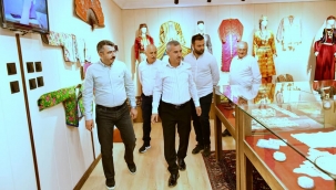 BAŞKAN ÇINAR, BURSA BÜYÜKŞEHİR BELEDİYE BAŞKAN VEKİLİ, BELEDİYE BAŞKANLARI VE BURSA DARENDE DERNEK BAŞKANINI AĞIRLADI