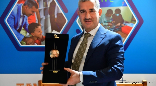 BAŞKAN ÇINAR, 'GENÇLİK VE YEREL YÖNETİM' TEMALI TAM BANA GÖRE FESTİVAL' DE GENÇLERLE BULUŞTU