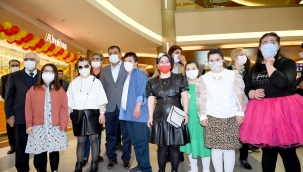 DOWN SENDROMLU ÇOCUKLAR SERGİ VE DEFİLEYLE YETENEKLERİNİ SERGİLEDİLER