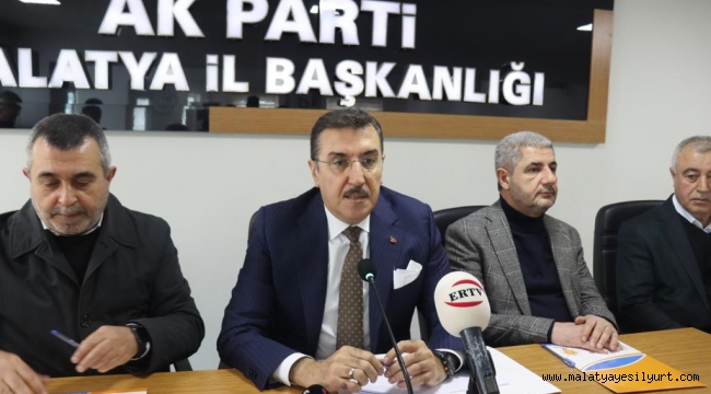  AK Parti MKYK Üyesi ve Malatya Milletvekili Bülent Tüfenkci, İl Başkanı İhsan Koca ve teşkilat üyeleri ile birlikte parti il binasında düzenlenen halk günü programında vatandaşlarla bir araya gelerek talep ve istekleri dinledi.