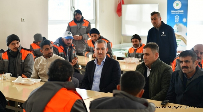 BAŞKAN ÇINAR, TEMİZLİK İŞLER MÜDÜRLÜĞÜ PERSONELİNE TEŞEKKÜR ZİYARETİNDE BULUNDU