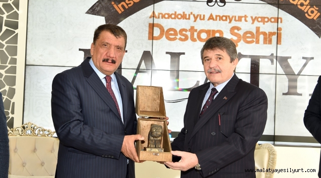 Başkan Gürkan'ı ziyaret eden Hizmet İş Sendikası Kurucu ve Onursal Başkanı- AK Parti 22-23 ve 24. Dönem Manisa Milletvekili Tanrıverdi,