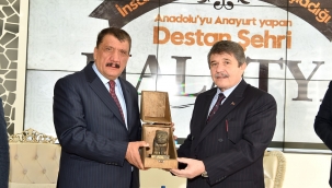 Başkan Gürkan'ı ziyaret eden Hizmet İş Sendikası Kurucu ve Onursal Başkanı- AK Parti 22-23 ve 24. Dönem Manisa Milletvekili Tanrıverdi,