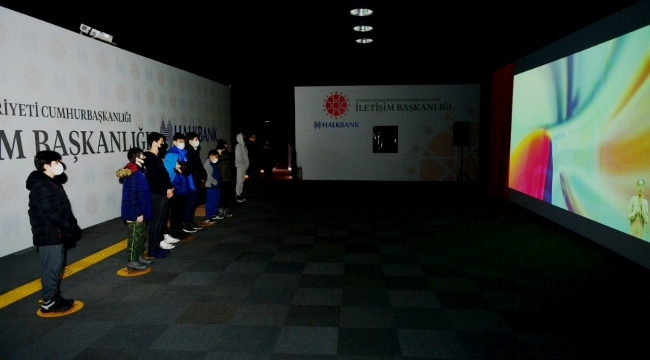 Yeşilyurt Kent Konseyi Gençlik Meclisi Gönüllüleri, Dijital Gösterim Merkezini İnceledi 