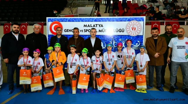 YEŞİLYURT BELEDİYESİ EV SAHİPLİĞİNDE 'BAHAR ŞENLİKLERİ YÜZME İL ŞAMPİYONASI' DÜZENLENDİ