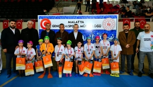 YEŞİLYURT BELEDİYESİ EV SAHİPLİĞİNDE 'BAHAR ŞENLİKLERİ YÜZME İL ŞAMPİYONASI' DÜZENLENDİ