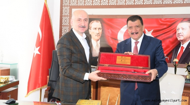 BAKAN KARAİSMAİLOĞLU'NDAN BAŞKAN GÜRKAN'A ZİYARET