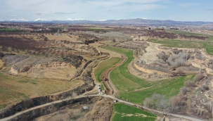 YEŞİLYURT BELEDİYESİ, YOL YATIRIMLARIYLA KIRSAL BÖLGELERE ULAŞIMI DAHA KONFORLU HALE GETİRİYOR