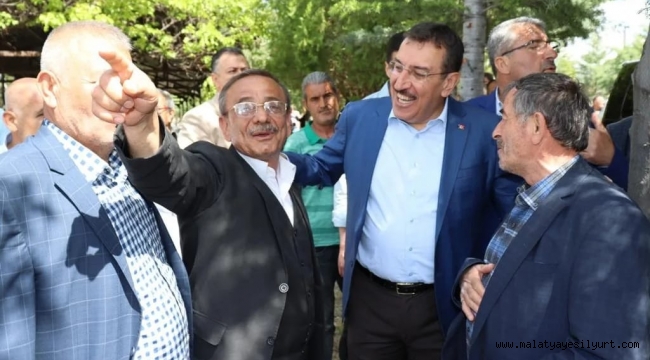 AK Parti MKYK Üyesi ve Malatya Milletvekili Bülent Tüfenkci Darende ilçesini ziyaret ederek vatandaşlarla bir araya geldi.