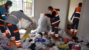 YEŞİLYURT BELEDİYE EKİPLERİ, YAVUZ SELİM MAHALLESİNDEKİ ÇÖP EVDEN 1 KAMYON ÇÖP ÇIKARDI