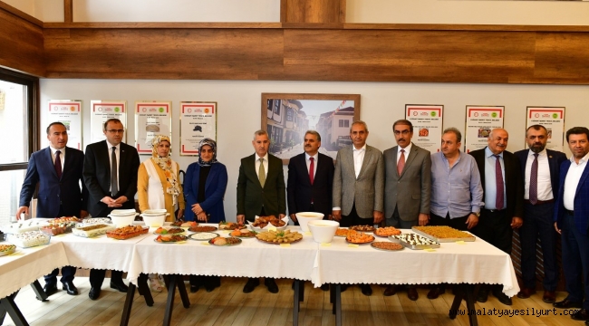 YEŞİLYURT'UN YÖRESEL LEZZETLERİ 'ASIRLIK TARİFLERLE-TÜRK MUTFAĞI' PROGRAMINDA TANITILDI