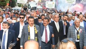 25'inci Uluslararası Kültür Sanat Etkinlikleri ve Kayısı Festivali Kortej Yürüyüşü Yapıldı