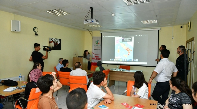 BAŞKAN ÇINAR, YEŞİLYURT KENT KONSEYİNDE AÇILAN İNGİLİZCE KURSUNU ZİYARET ETTİ