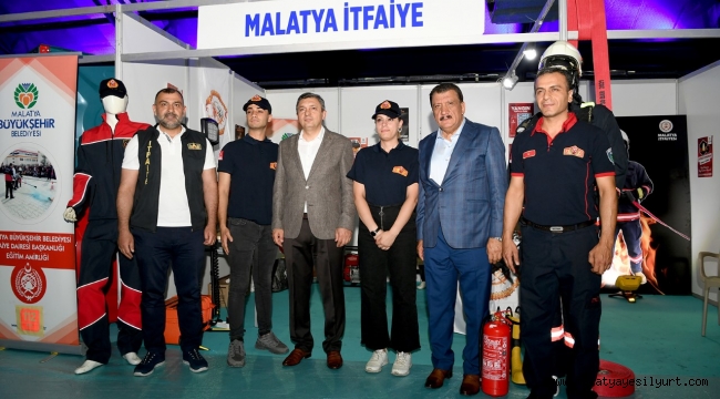 VALİ ŞAHİN VE BAŞKAN GÜRKAN STANTLARI GEZDİ