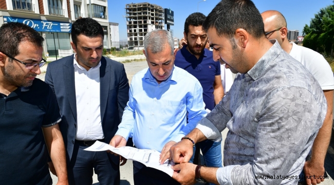 YEŞİLYURT BELEDİYESİ FEN İŞLERİ EKİPLERİ, İLÇENİN ULAŞIM AĞINI KONFORLU HALE GETİRİYOR