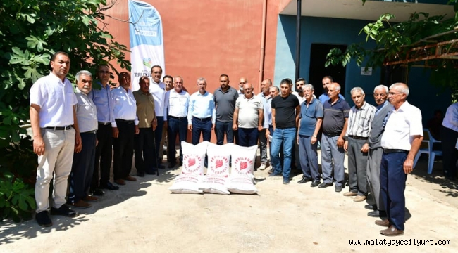 YEŞİLYURT BELEDİYESİ TARIMSAL ÜRETİM VE AR-GE SAHASINDA YETİŞEN 21 TON ARPA 239 AİLEYE ÜCRETSİZ TESLİM EDİLDİ