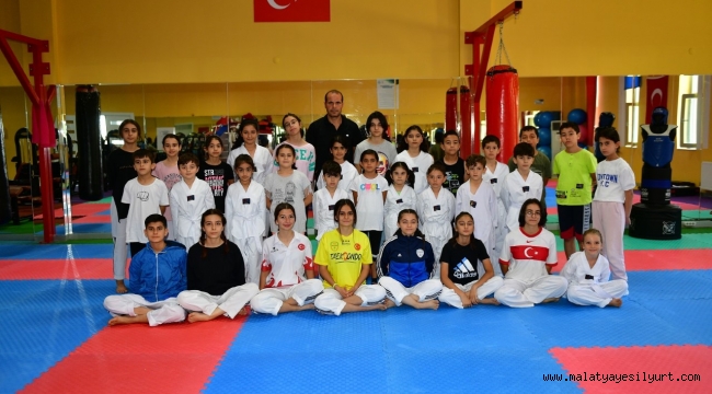 YEŞİLYURT BELEDİYESPOR KULÜBÜ TAEKWONDO TAKIMI SPORCULARI HEDEF BÜYÜTTÜ