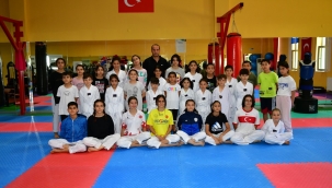 YEŞİLYURT BELEDİYESPOR KULÜBÜ TAEKWONDO TAKIMI SPORCULARI HEDEF BÜYÜTTÜ