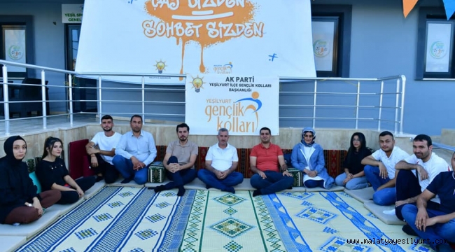 BAŞKAN ÇINAR 'ÇAY BİZDEN, SOHBET SİZDEN' PROGRAMINDA GENÇLERLE BİR ARAYA GELİP SOHBET ETTİ