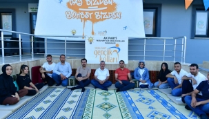 BAŞKAN ÇINAR 'ÇAY BİZDEN, SOHBET SİZDEN' PROGRAMINDA GENÇLERLE BİR ARAYA GELİP SOHBET ETTİ