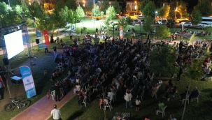 BEYLERDERESİ ŞEHİR PARKI, 'BUZ DEVRİ' SİNEMA GÖSTERİMİNE EV SAHİPLİĞİ YAPTI