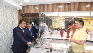 İnönü Kapalı Çarşı Esnafıyla bir araya gelen Başkan Gürkan